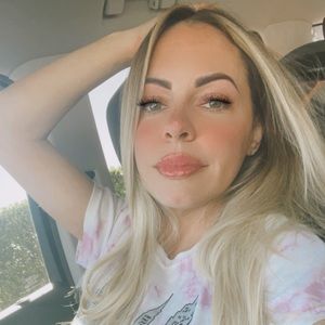 Meet your Posher, Yadi